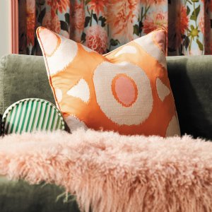Viewing Zinnia by Harlequin