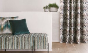 Viewing Issia by Romo