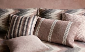 Viewing Nahli by Romo