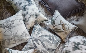 Viewing Oriana by Romo