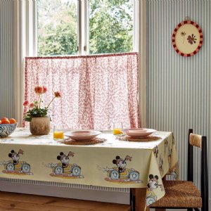 Viewing Minnie On The Move by Sanderson