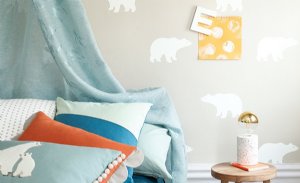 Viewing Arctic Bear by Villa Nova